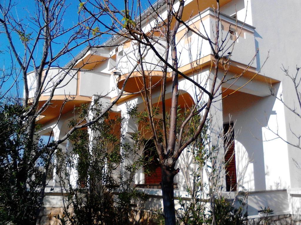 Apartments Kresimir Beauty With Shadow Trees And Parking Place Pag Town Kültér fotó