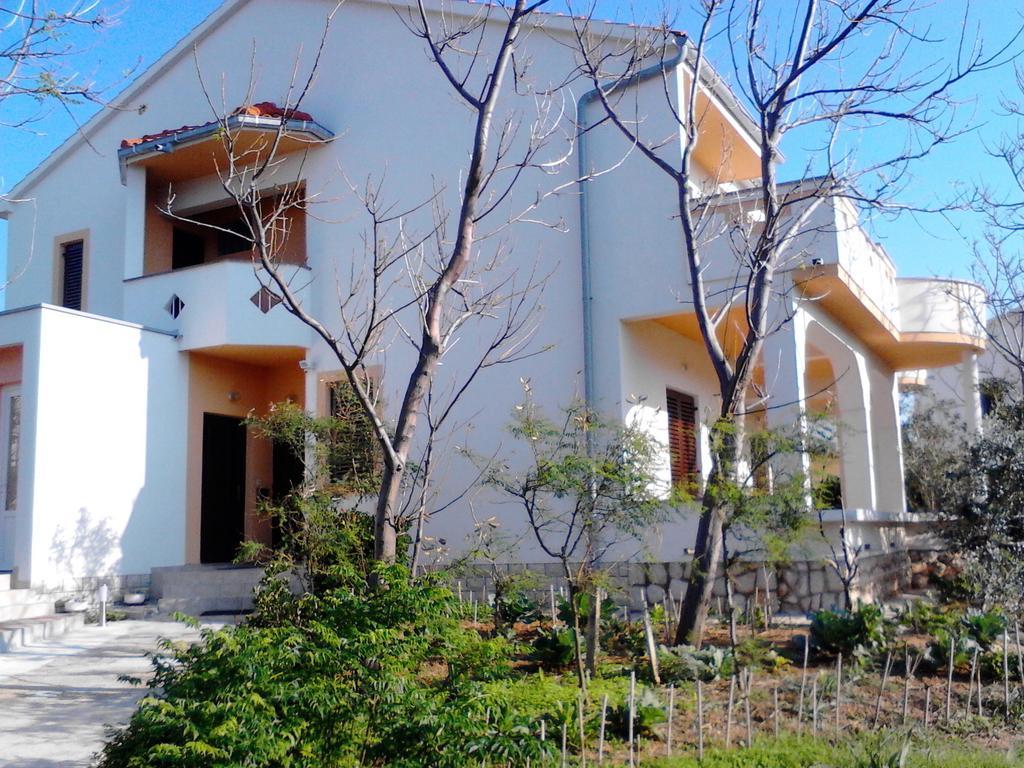 Apartments Kresimir Beauty With Shadow Trees And Parking Place Pag Town Szoba fotó