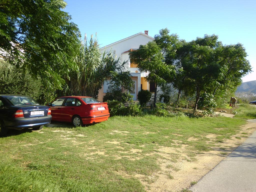 Apartments Kresimir Beauty With Shadow Trees And Parking Place Pag Town Kültér fotó