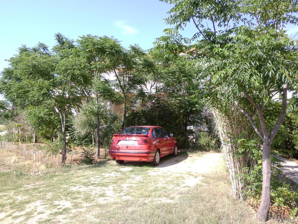 Apartments Kresimir Beauty With Shadow Trees And Parking Place Pag Town Szoba fotó