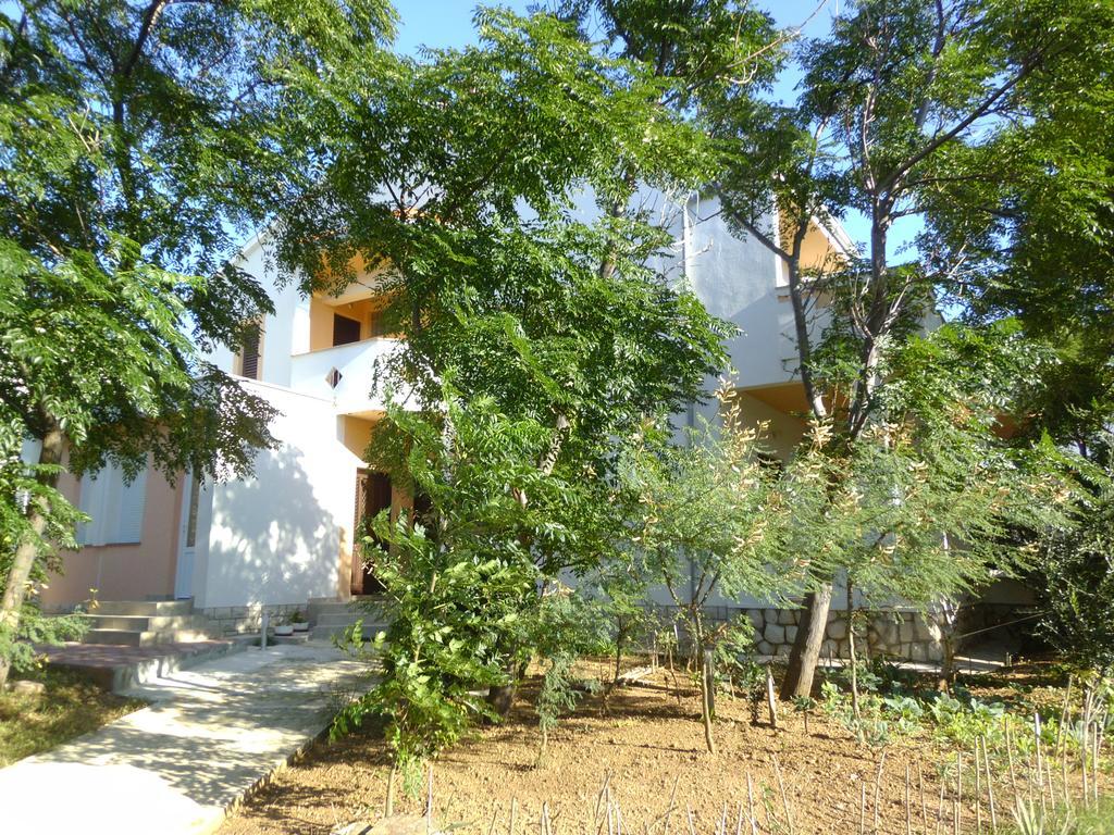 Apartments Kresimir Beauty With Shadow Trees And Parking Place Pag Town Szoba fotó