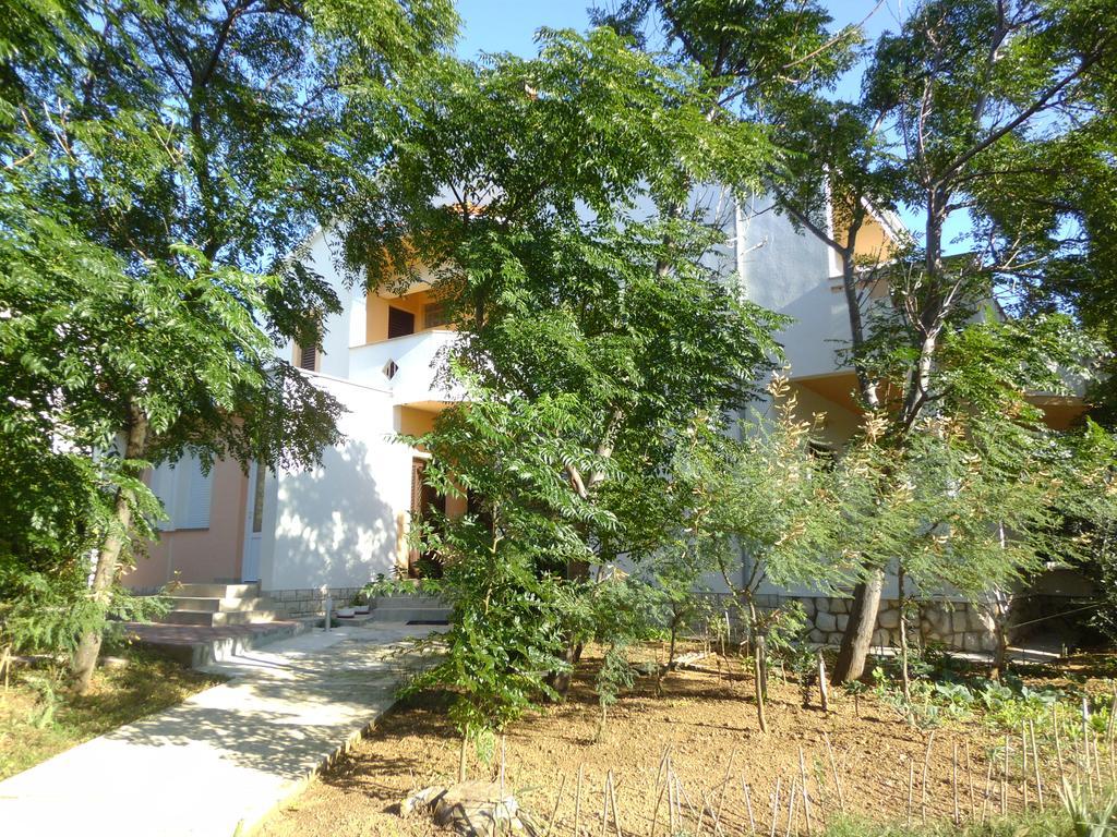 Apartments Kresimir Beauty With Shadow Trees And Parking Place Pag Town Kültér fotó