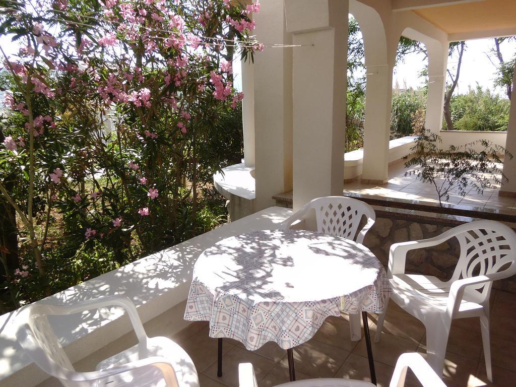 Apartments Kresimir Beauty With Shadow Trees And Parking Place Pag Town Szoba fotó